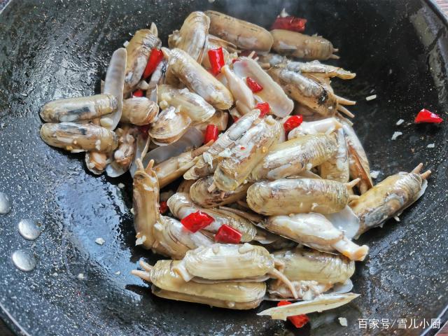 這個(gè)海鮮被稱作“小人仙”，肉質(zhì)肥美，用這個(gè)方法做，一盤(pán)不夠吃